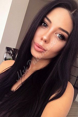 Юля, метро Комсомольская