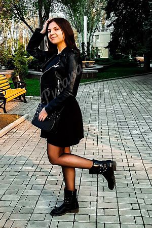 Лариса, метро Октябрьская