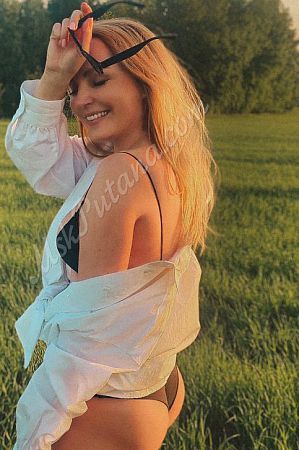 Лариса, метро Александровский сад