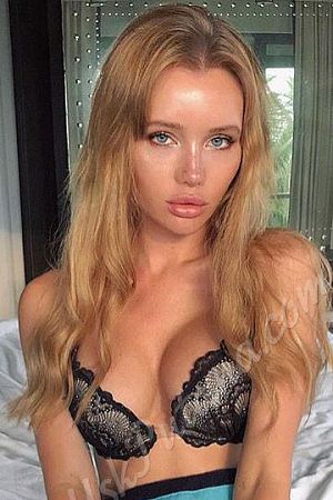 Юля, метро Спартак