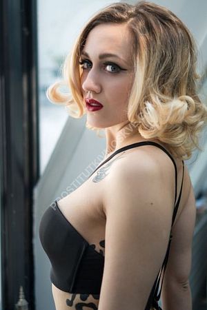 Юля, метро Белорусская
