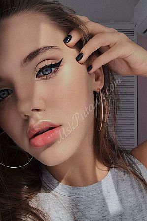 Лена, метро Белокаменная